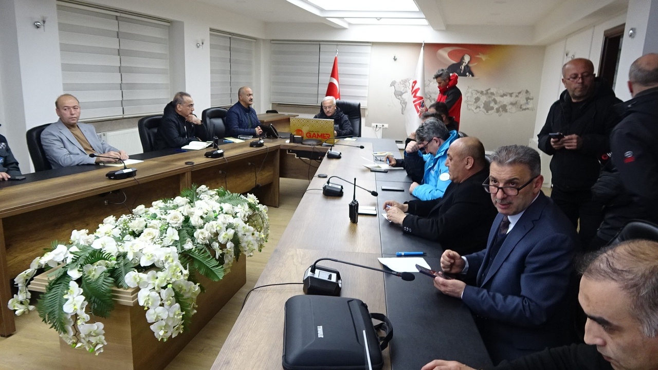 Aksaray'da Yolcu Otobüsü Devrildi, 20 Kişi Yaralandı
