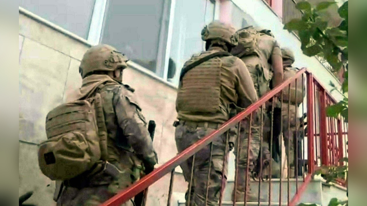İzmir'de FETÖ'ye yönelik geniş çaplı operasyon düzenlendi