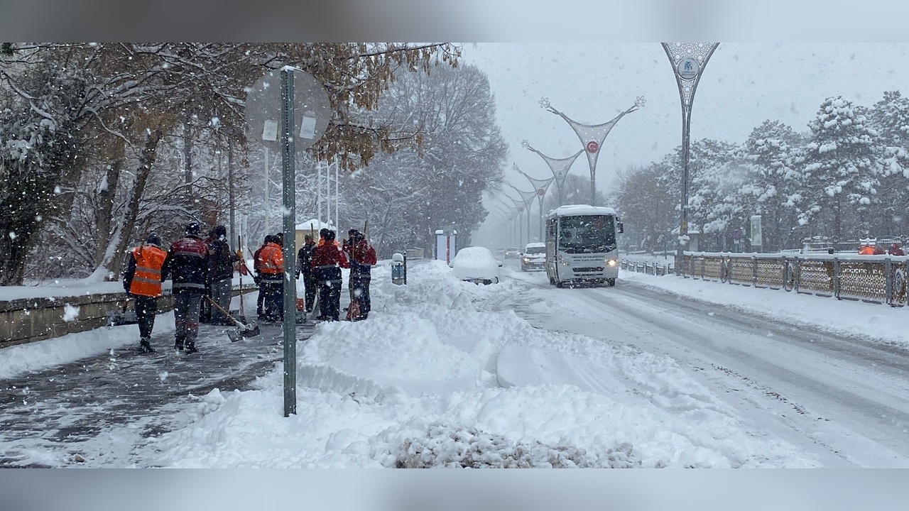 Erzincan'da Kış Koşulları: 524 Köy Yolu Ulaşıma Kapandı
