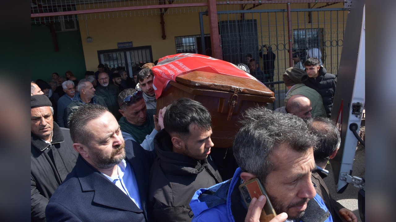Rüzgarlı Hava Koşullarında Çatı Tamiri Faciası: Baba ve Oğlu Hayatını Kaybetti