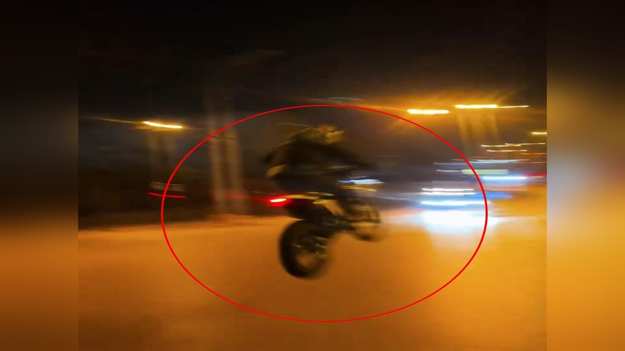 Trafikte Akrobatik Hareketler Yapan Motosikletli Yakalandı