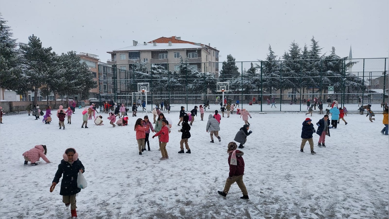 Amasya'da Okullar Kar Nedeniyle Tatil Edildi