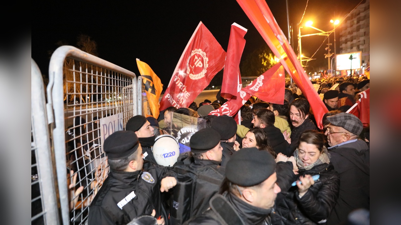 Antalya'da İmamoğlu ile Gergin Anlar Yaşandı