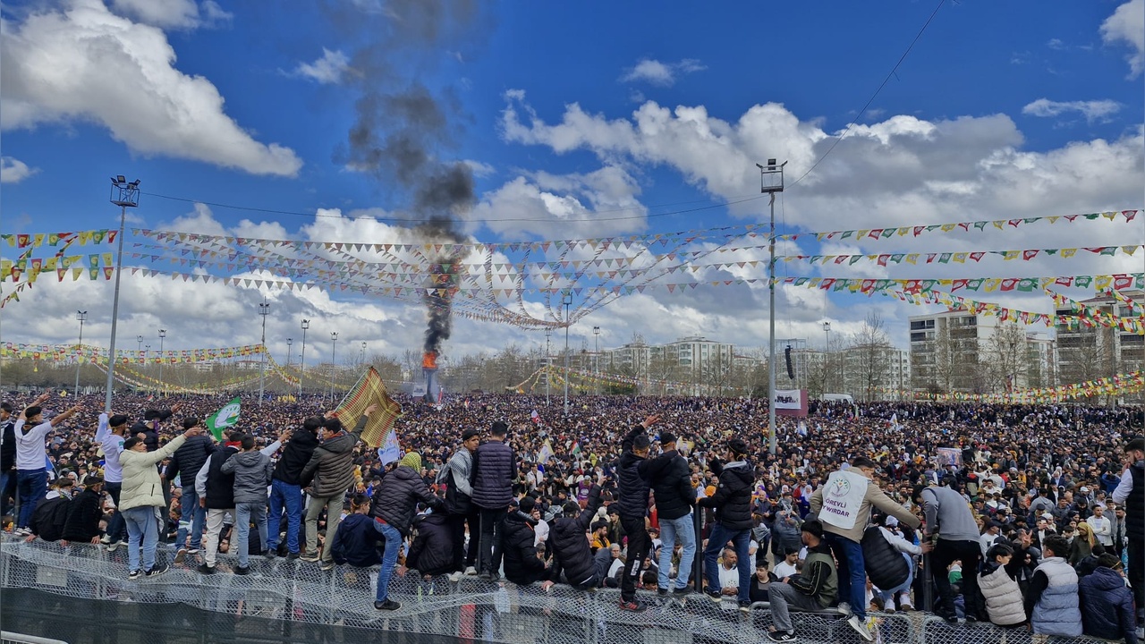 Diyarbakır'da Nevruz Coşkusu Başladı