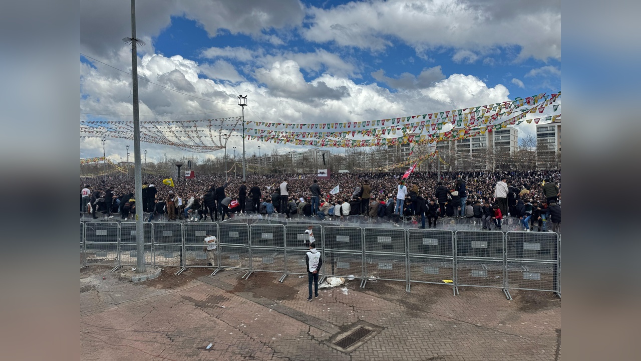 Diyarbakır'da Nevruz Kutlamaları Coşkuyla Başladı