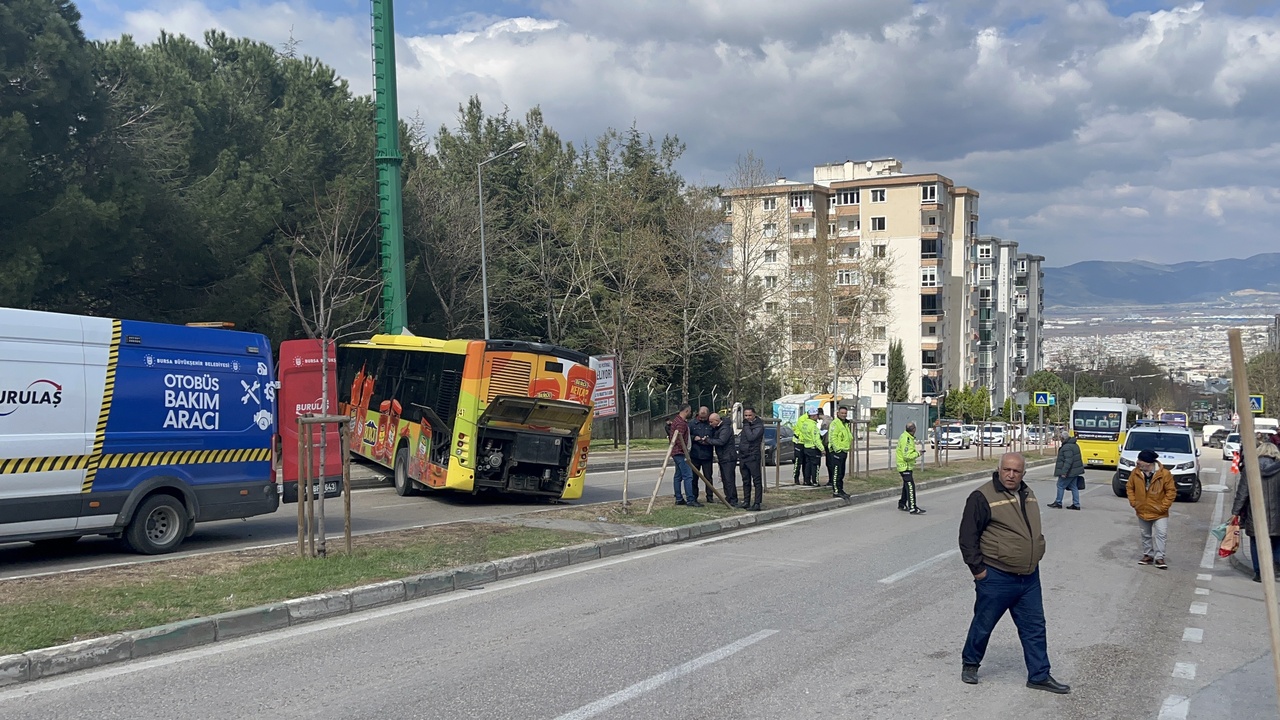 Belediye Otobüsü Kaza Yaptı: 9 Kişi Yaralandı