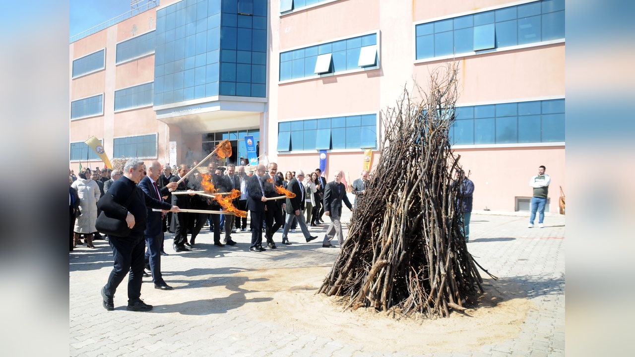 Edirne'de Nevruz Coşkusu: Ateş Üzerinden Atlama ve Yumurta Tokuşturma Gelenekleri