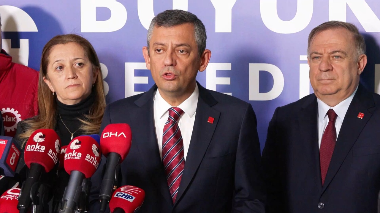 Özgür Özel, Saraçhane'de Vatandaşlarla Buluştu