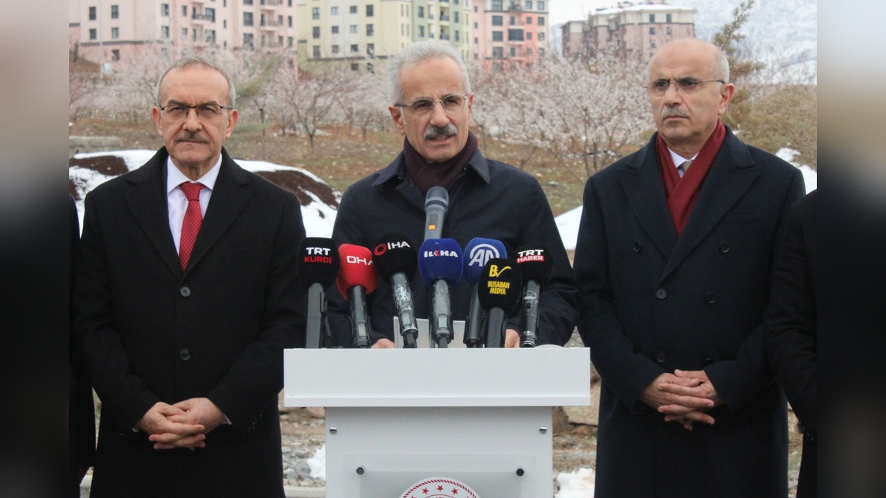 Uraloğlu'ndan İş Vurgusu