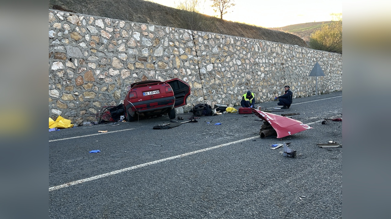 Uşak'ta Trafik Kazası: İki Kişi Hayatını Kaybetti