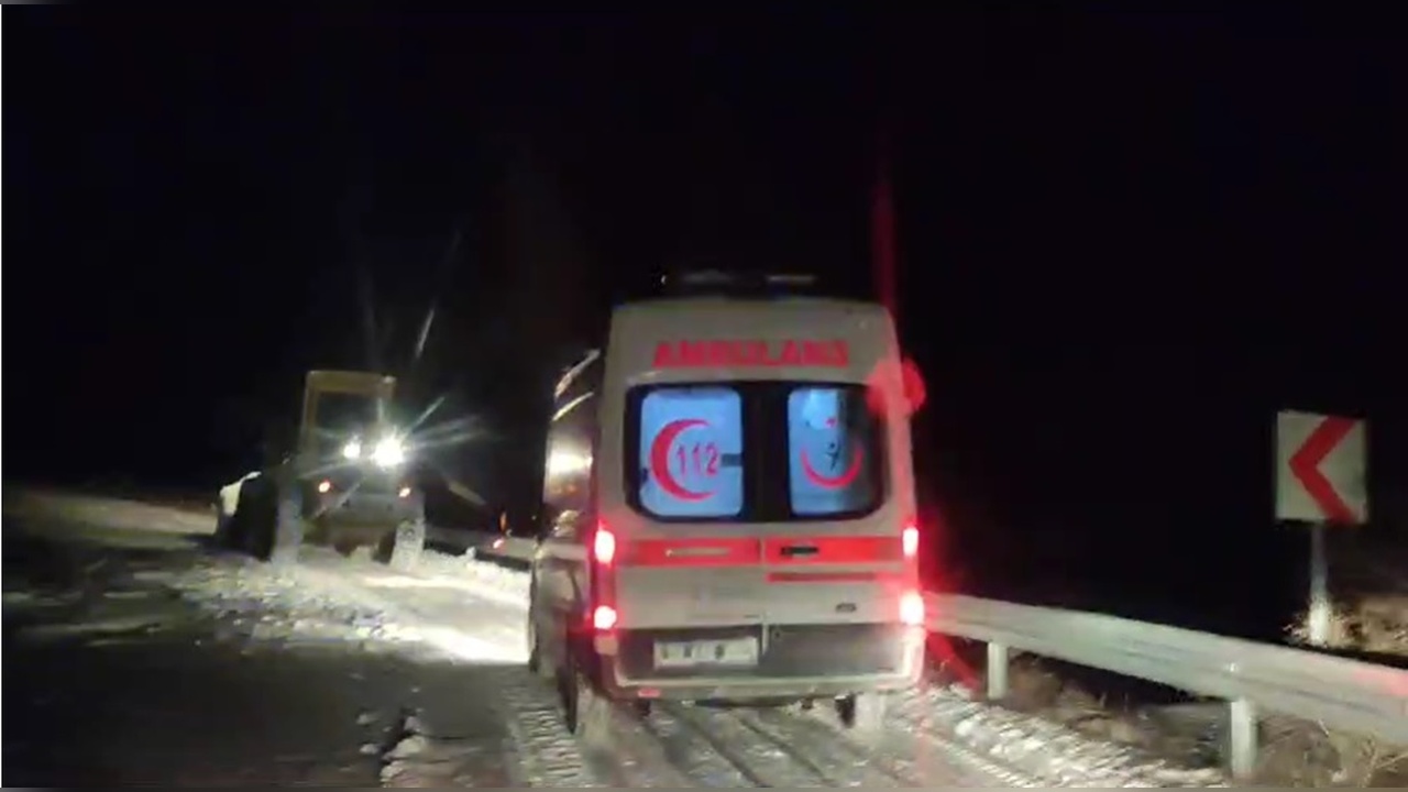 Kapalı Yol Açıldı, Kalp Krizi Geçiren Hasta Hastaneye Ulaştırıldı