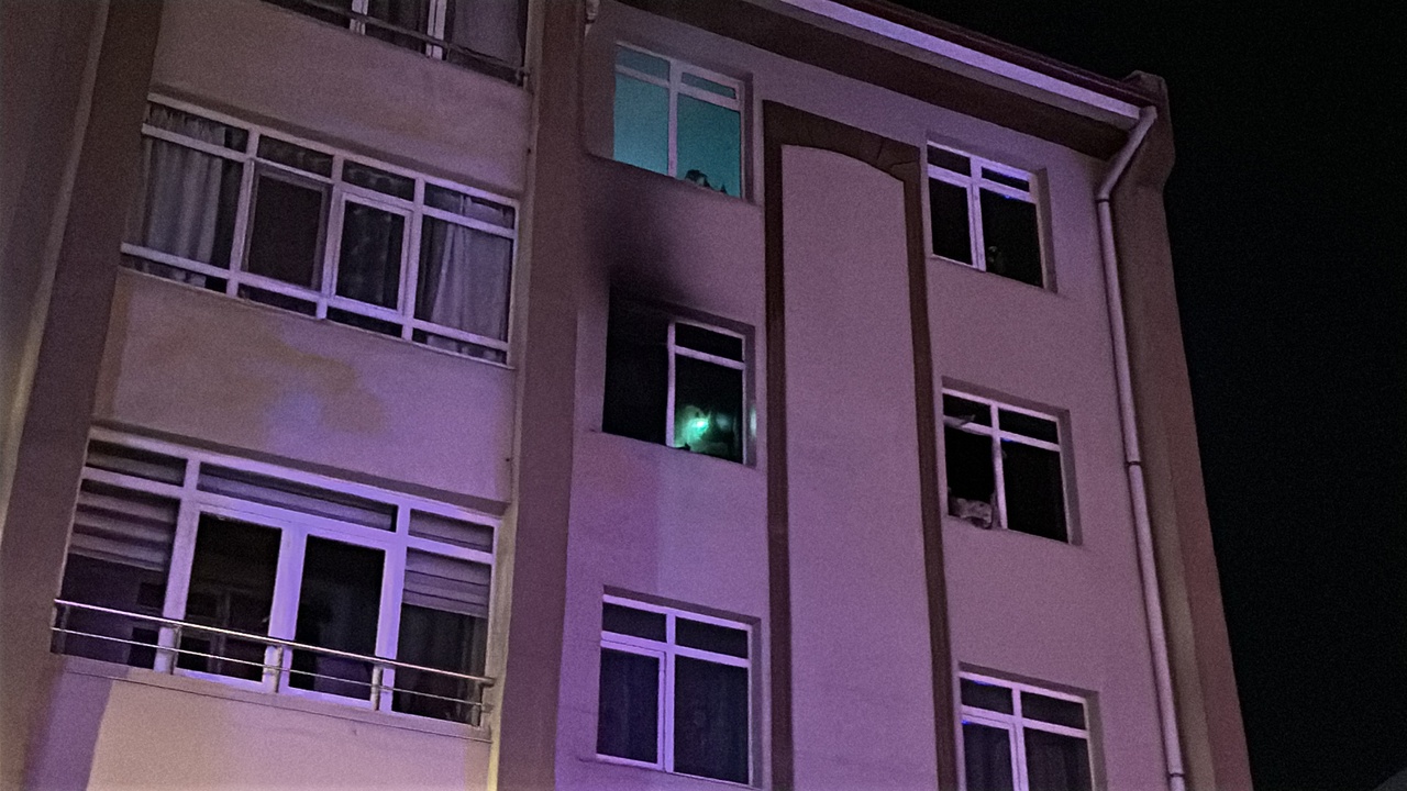 Kütahya'da Yangın: 5 Kişi Dumandan Etkilendi
