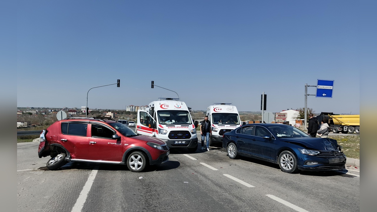 Tekirdağ'da İki Araç Çarpıştı, Beş Kişi Yaralandı