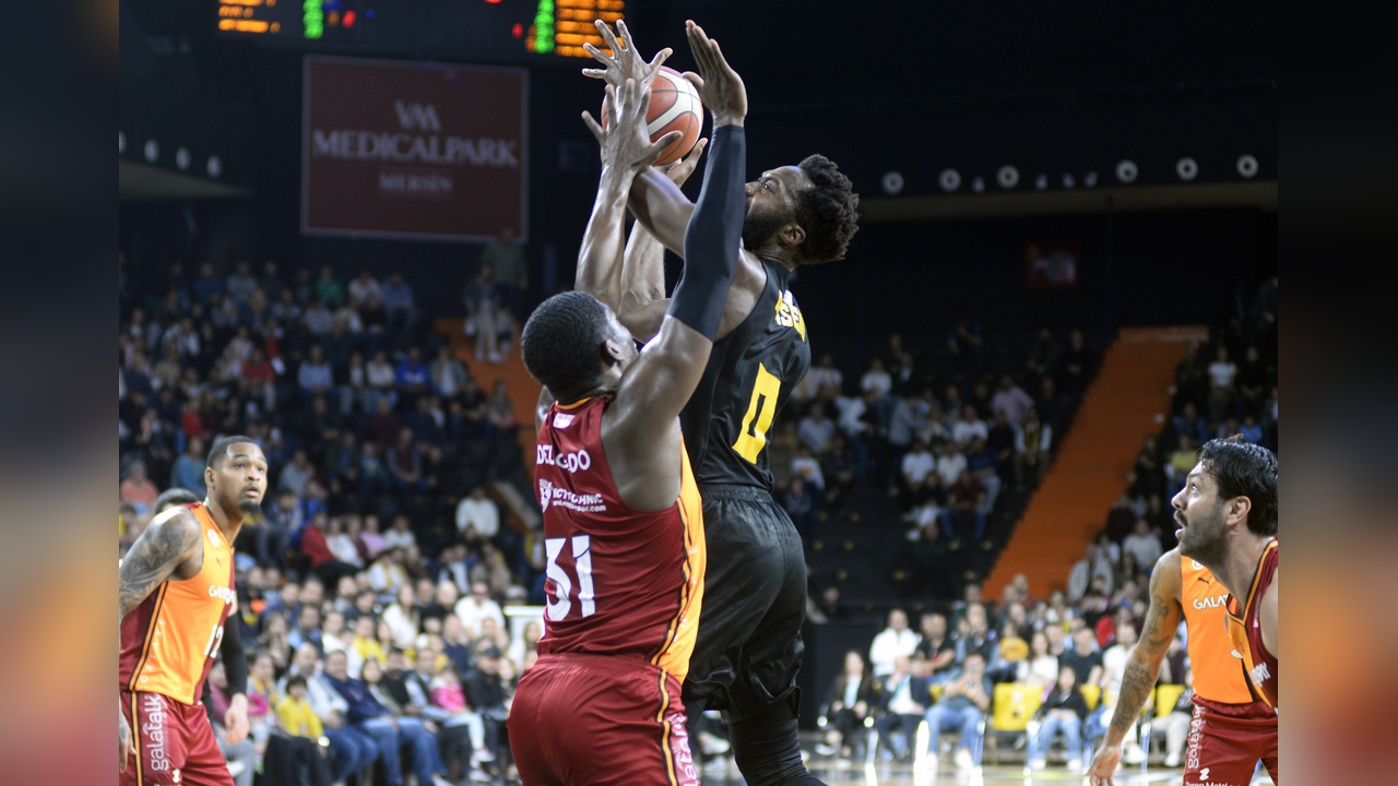 Mersin Spor, Galatasaray'ı 89-73 Yenerek Öne Geçti