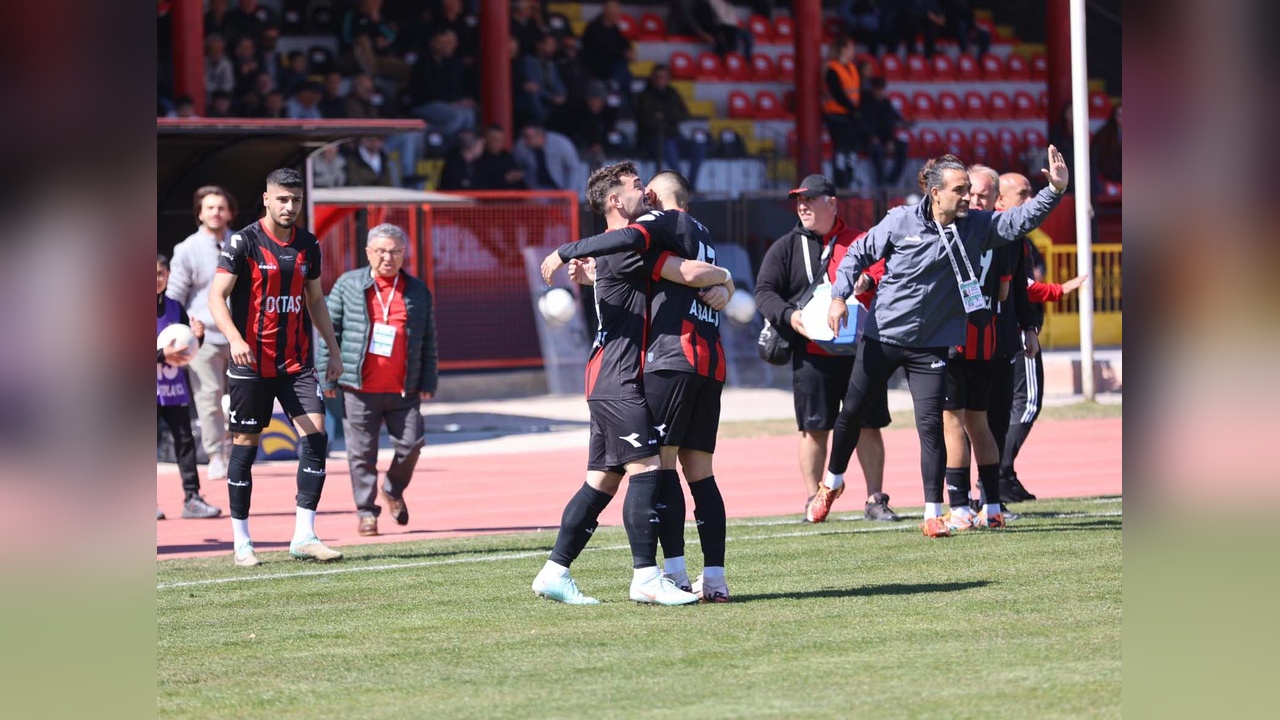 Uşakspor, Kelkit Hürriyetspor'u 2-1 Mağlup Etti