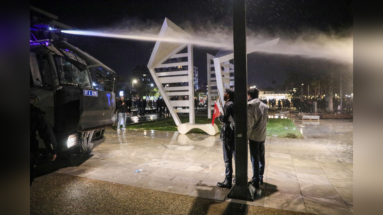 Antalya'da İmamoğlu Protestosu: 7 Kişi Gözaltına Alındı