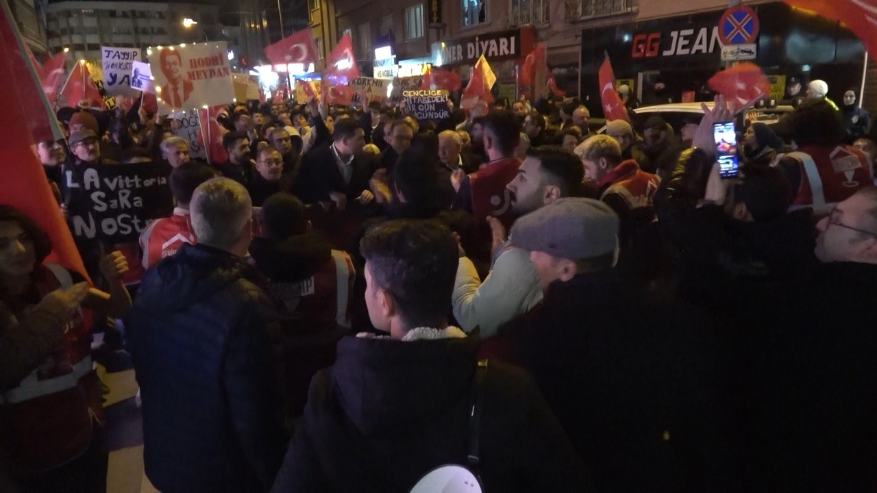 İmamoğlu'na Destek İçin Konya'da Yürüyüş Düzenlendi