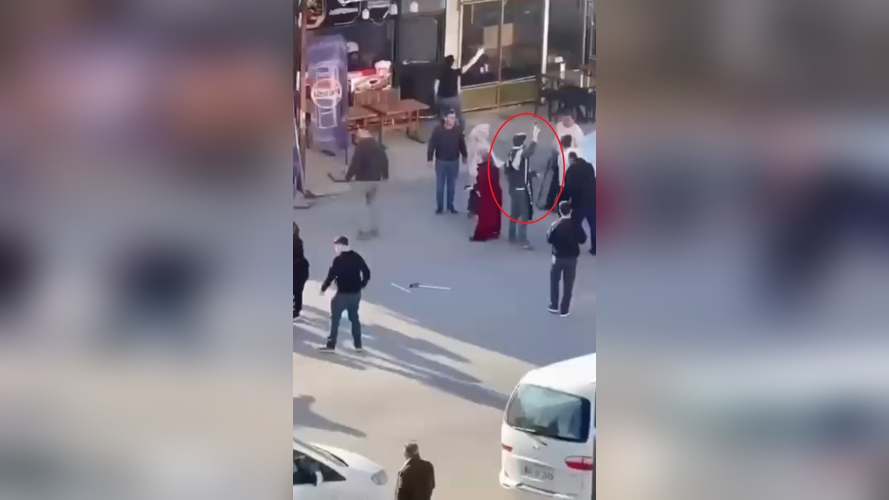 Döner Bıçaklı Kavga: Polis Müdahalesi Kameralara Yansıdı