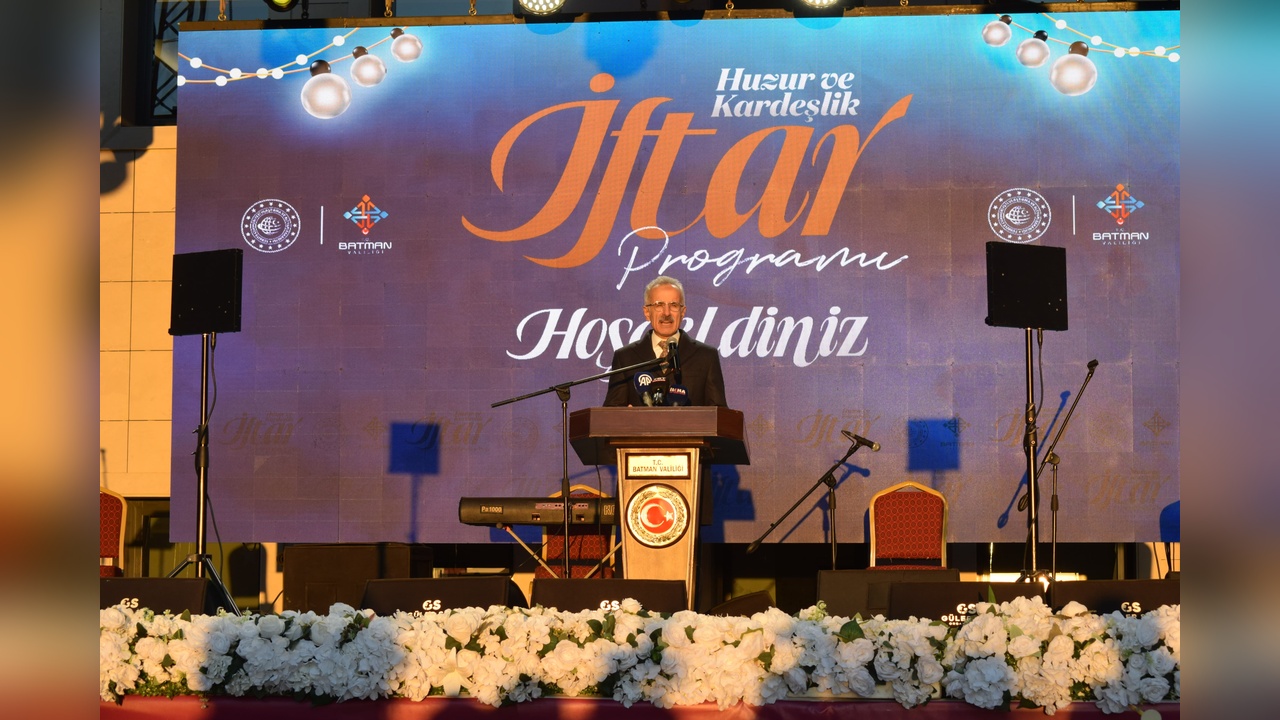 Ulaştırma Bakanı Uraloğlu, Türkiye'nin Yol Ağını Genişletti