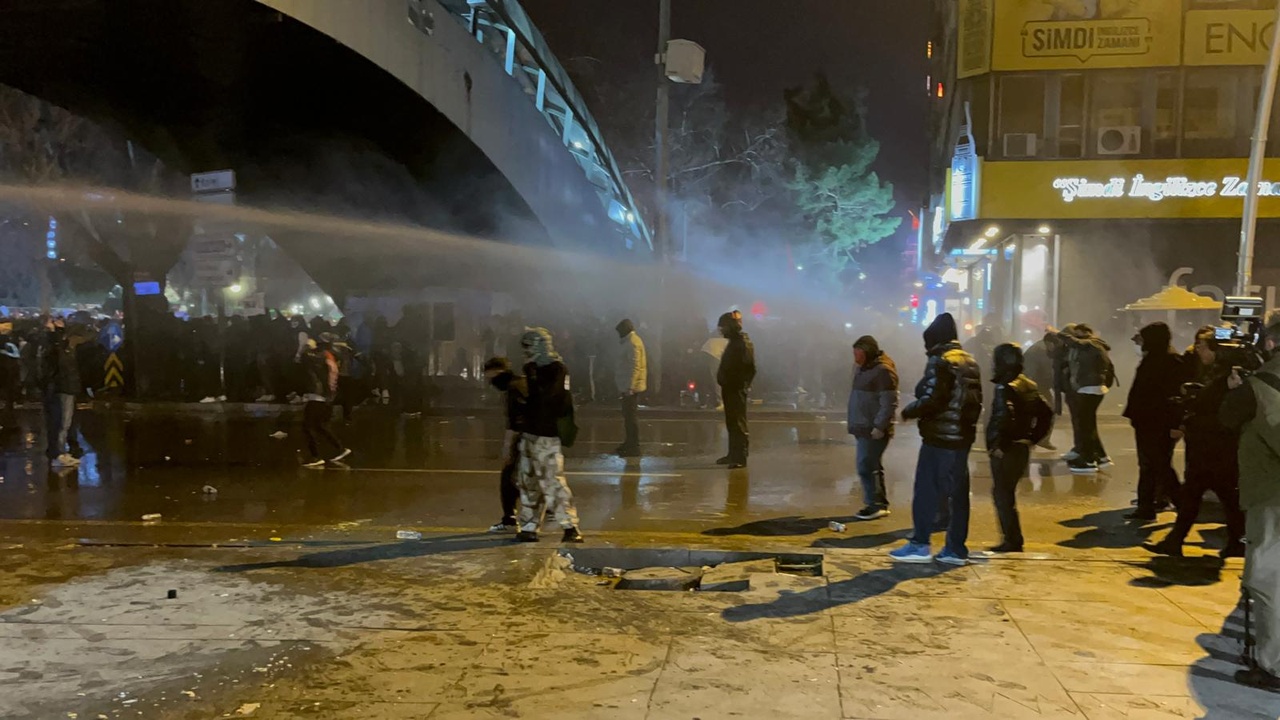 Ankara'da İmamoğlu Protestosunda Arbede ve Gözaltılar