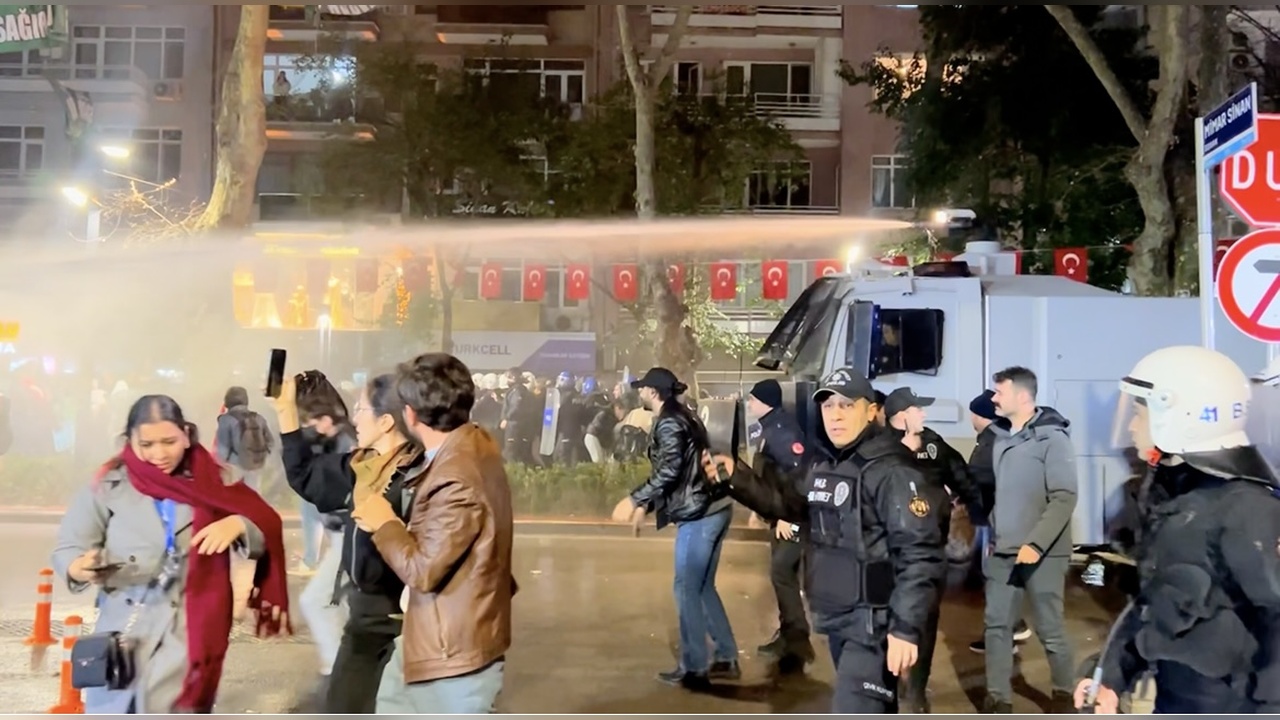 Kocaeli'de Göstericilere Polis Müdahalesi: 50'den Fazla Gözaltı