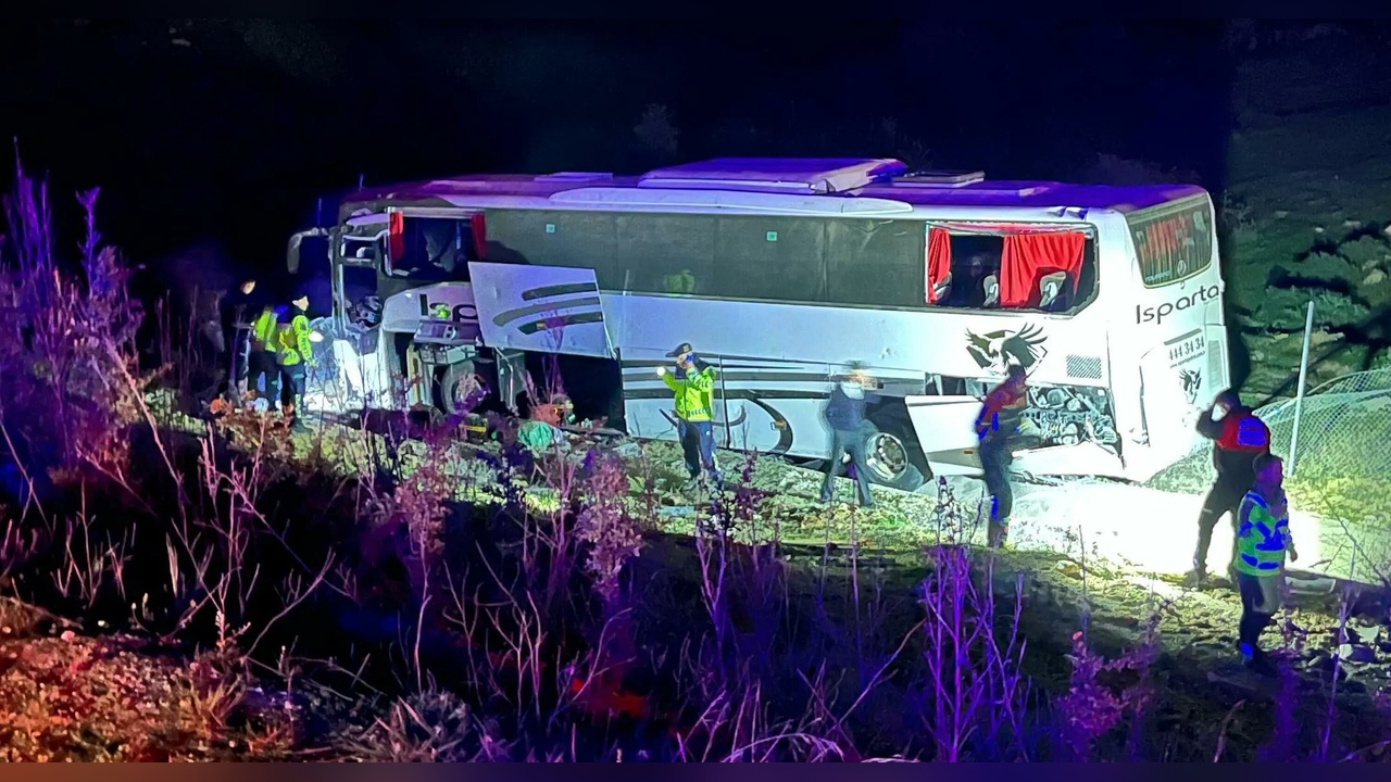 Aydın'da Otobüs Kazası: 1 Kişi Hayatını Kaybetti, 26 Yaralı