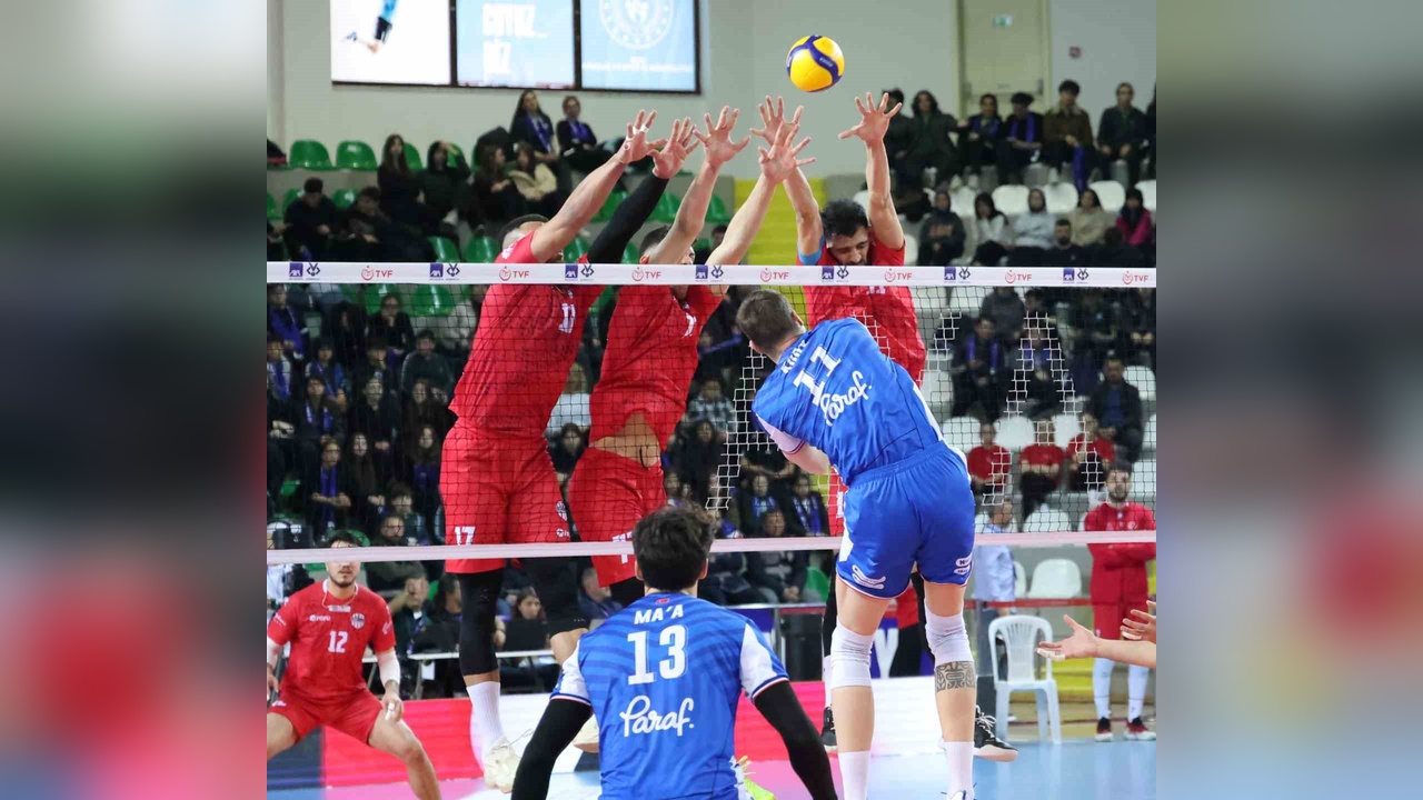 Halkbank, AXA Sigorta Kupa Voley'de İstanbul Gençlik Spor'u Geçti