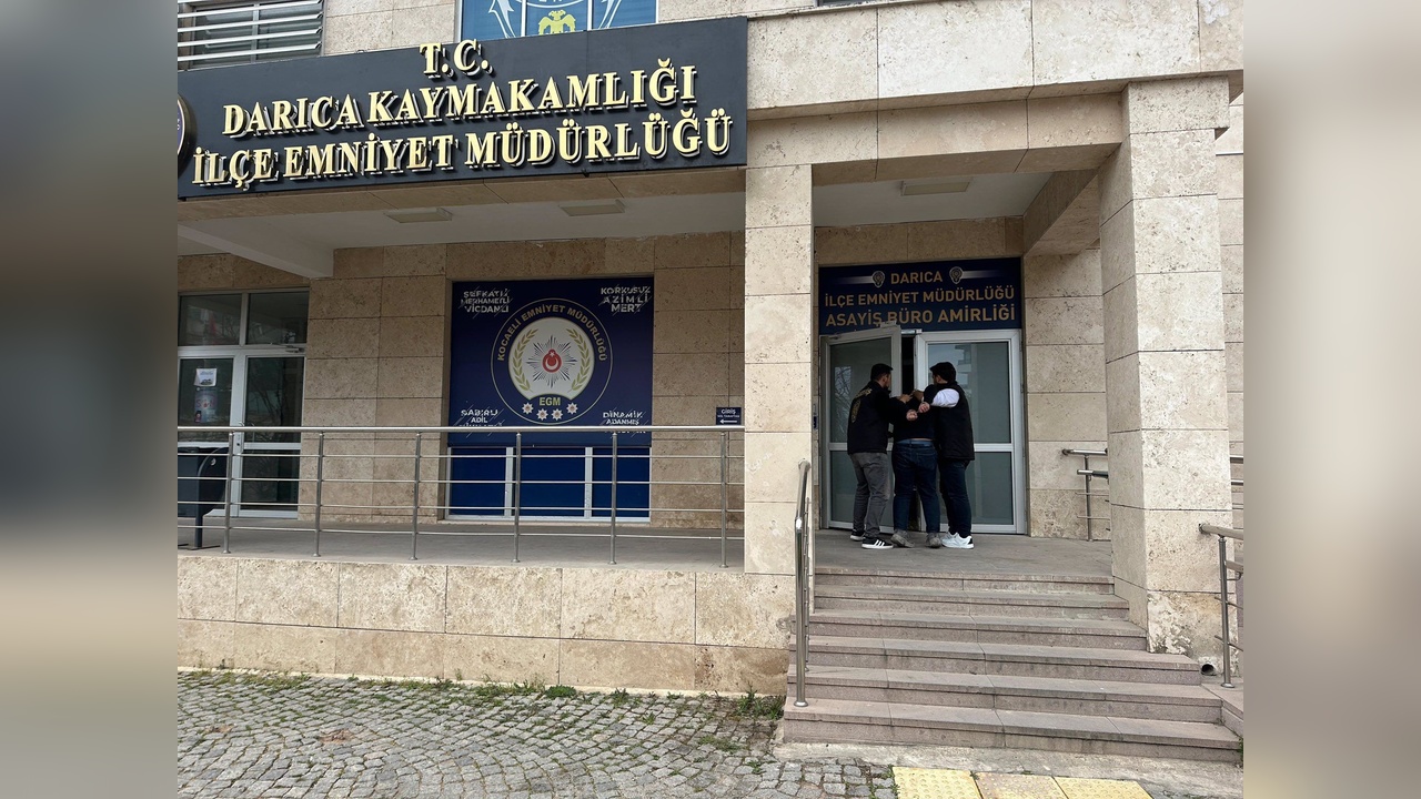 Polisi Tehdit Eden Şüpheli Protesto Sırasında Gözaltına Alındı