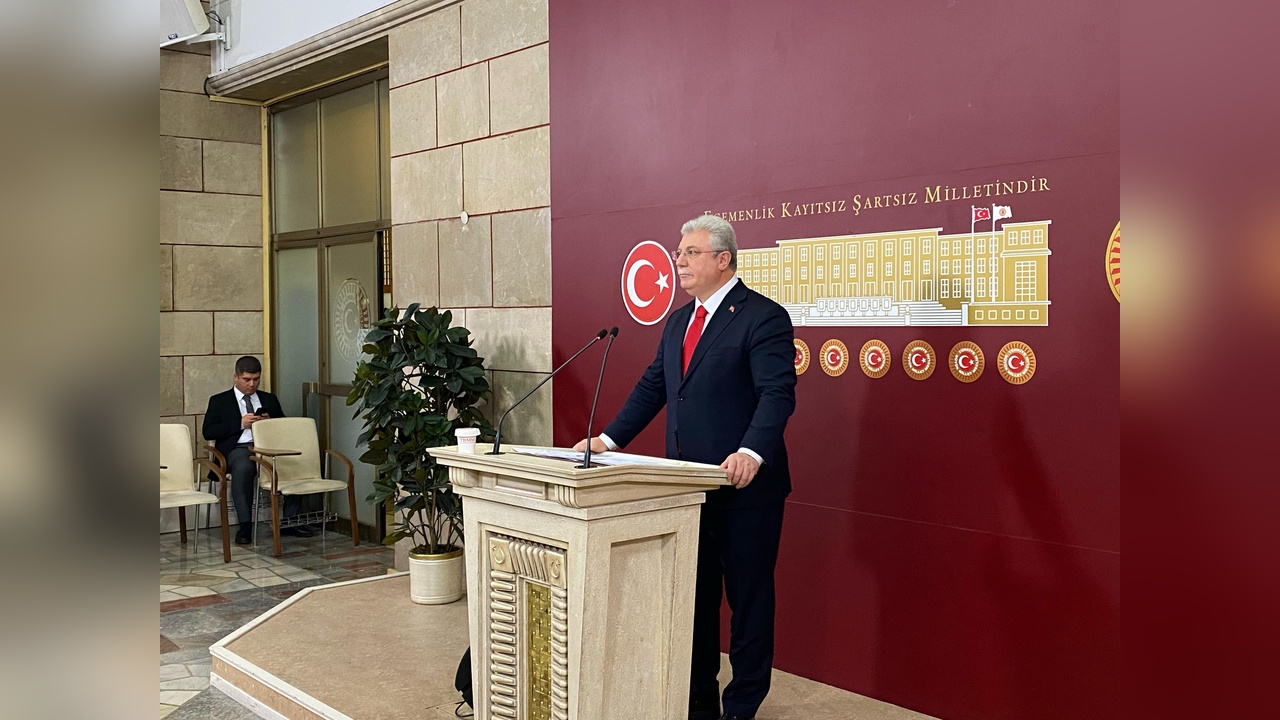 Akbaşoğlu'ndan Özgür Özel'e Sert Eleştiri