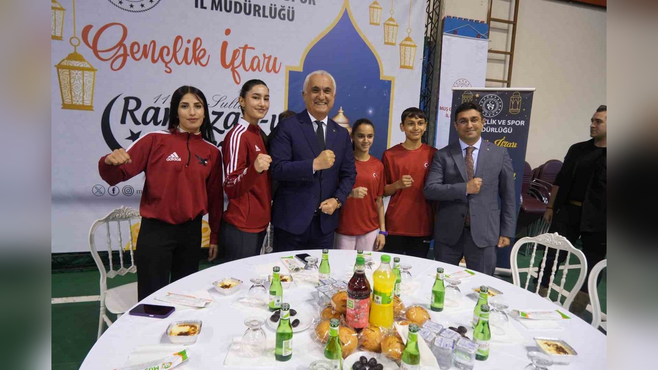 Muş'ta Genç Sporcular İftar Sofrasında Bir Araya Geldi