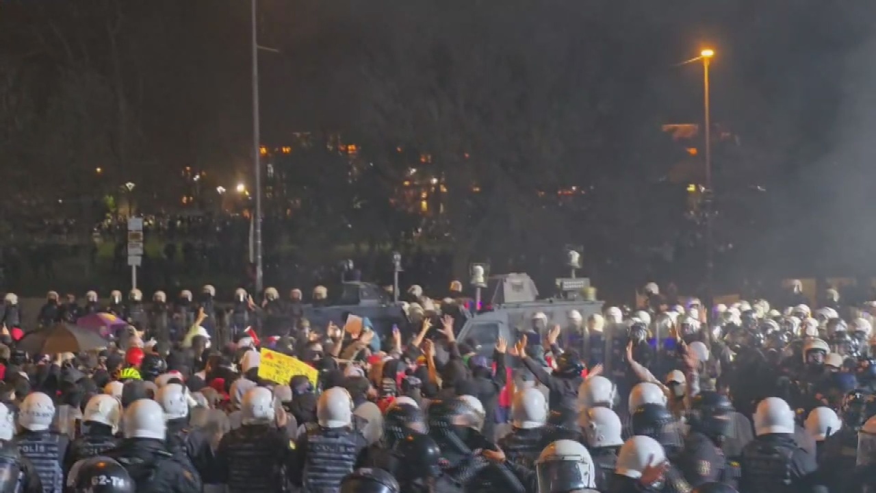 Saraçhane'de İzinsiz Gösteriye Polis Müdahalesi