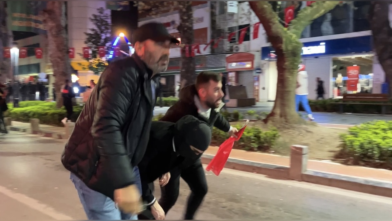 Kocaeli'de İmamoğlu Protestosunda 10 Kişi Gözaltına Alındı