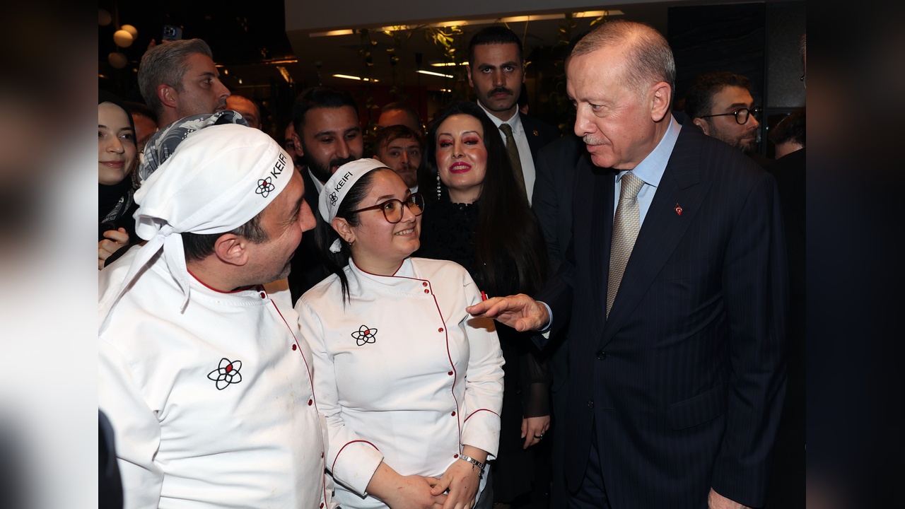 Cumhurbaşkanı Erdoğan, Gençlerle Kafede Buluştu