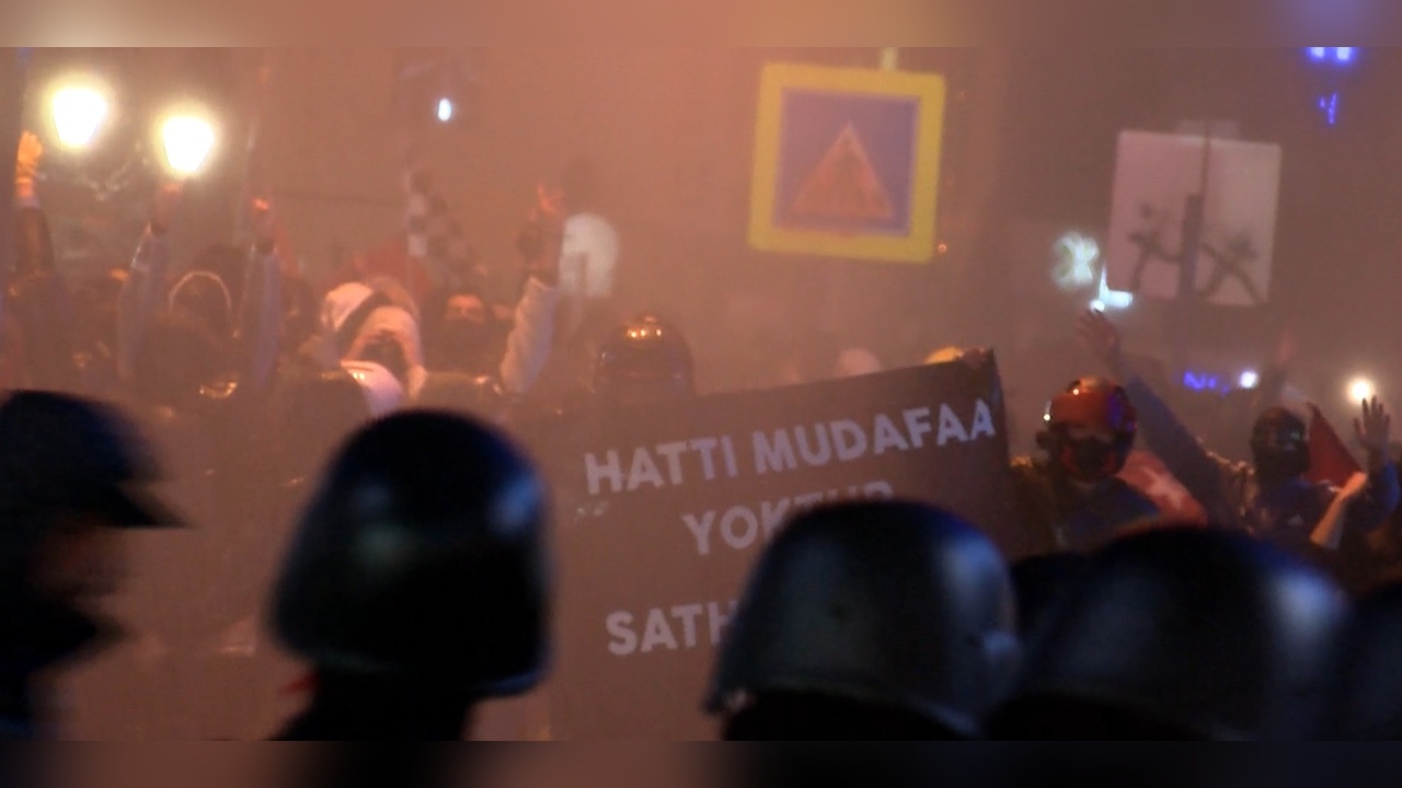 Ankara'da İmamoğlu Protestosuna Polis Müdahalesi