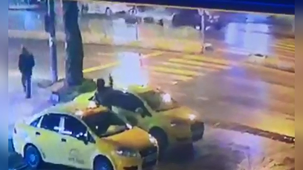 Edirne'de Yaya Geçidinde Otomobil Çarpması: Üç Yaralı