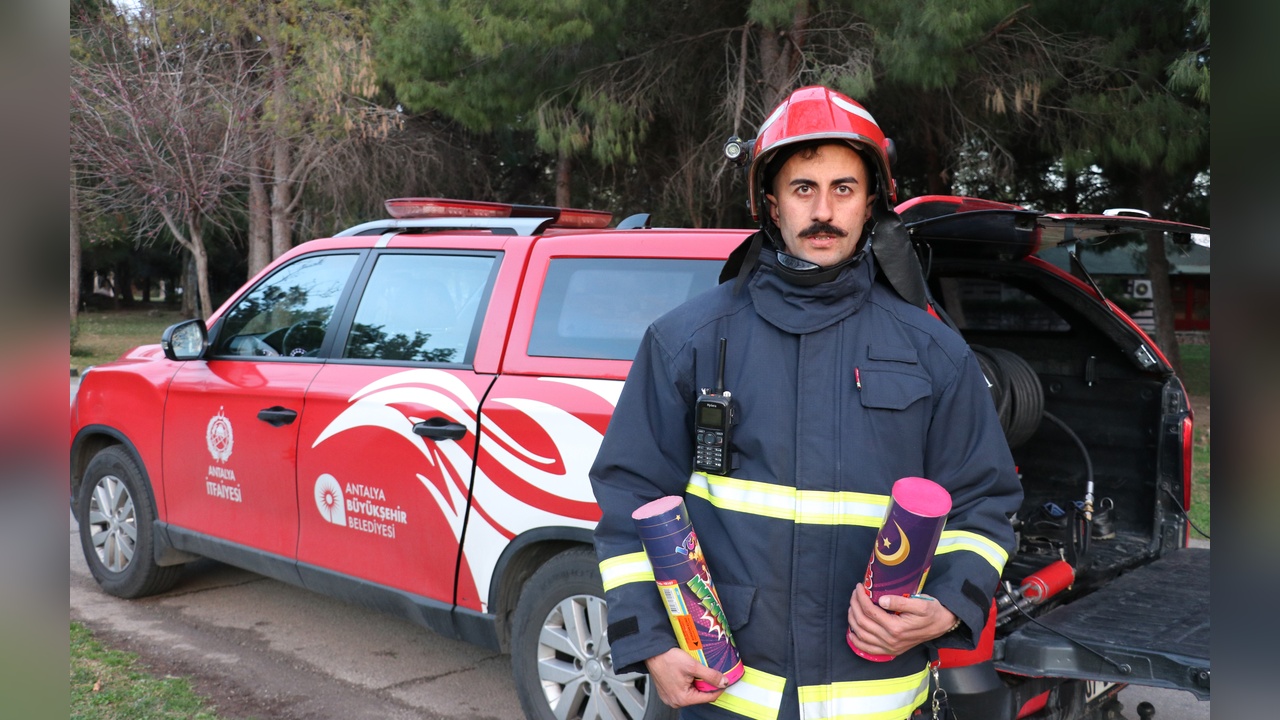 Antalya'da Ramazan Topu Geleneği Ses Bombasıyla Devam Ediyor