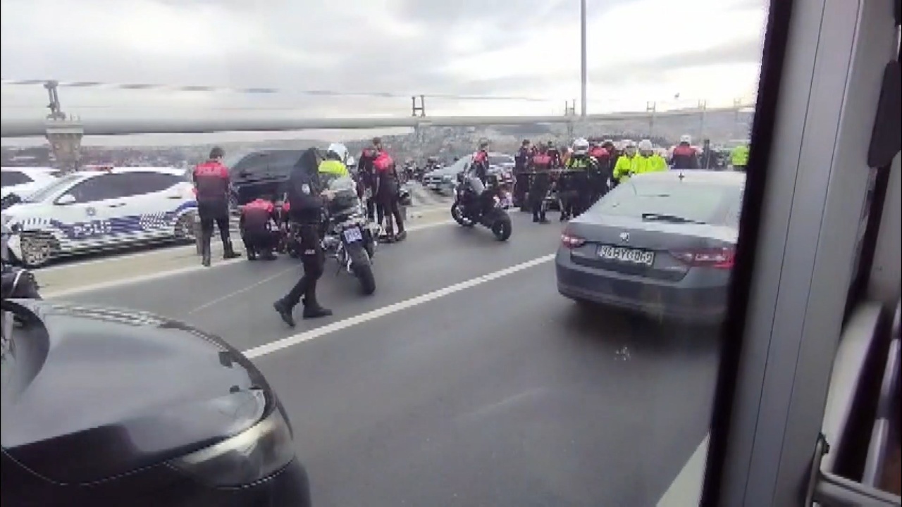 İstanbul'da Motosikletli Polislerin Kazasında İki Kişi Yaralandı