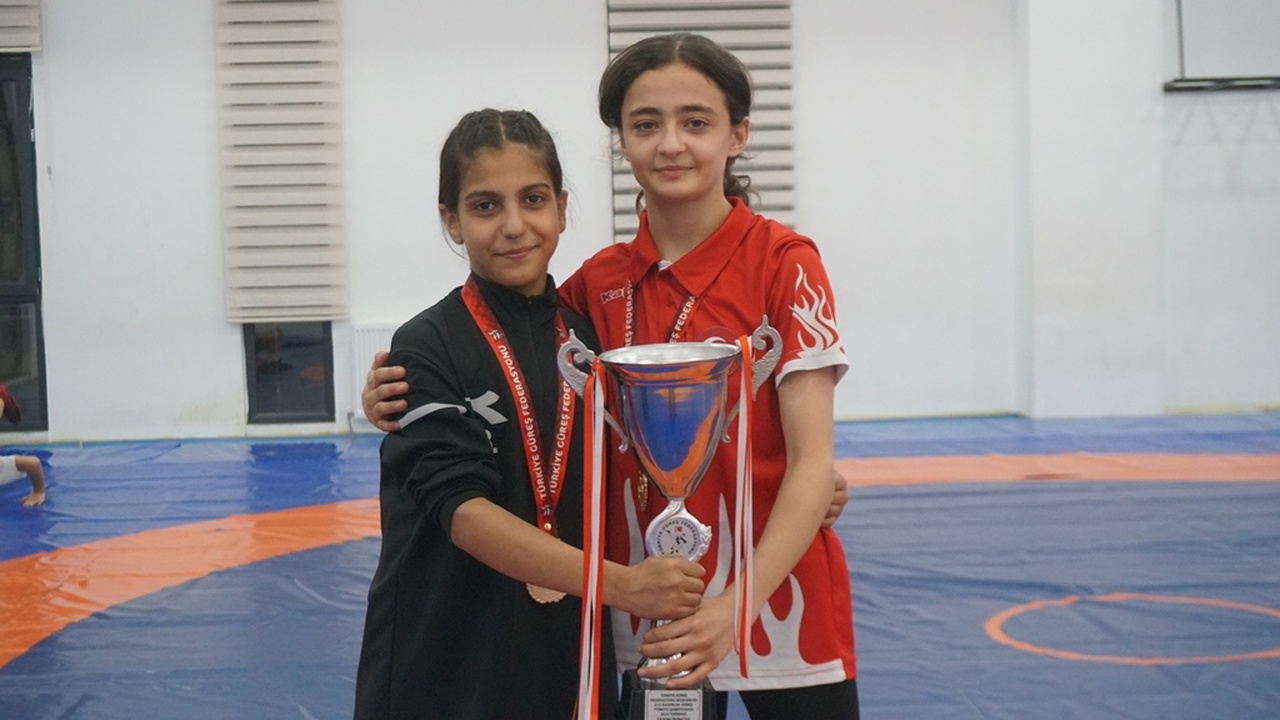 Evin Demirhan'ın Takımı Türkiye Şampiyonu Oldu