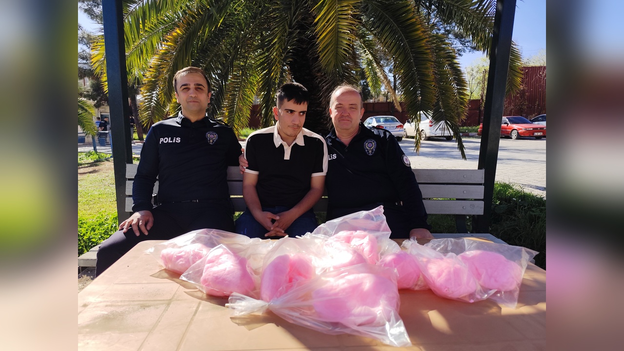 Nevruz Kutlamalarında Engelli Satıcıya Destek Veren Polisler Açıklama Yaptı