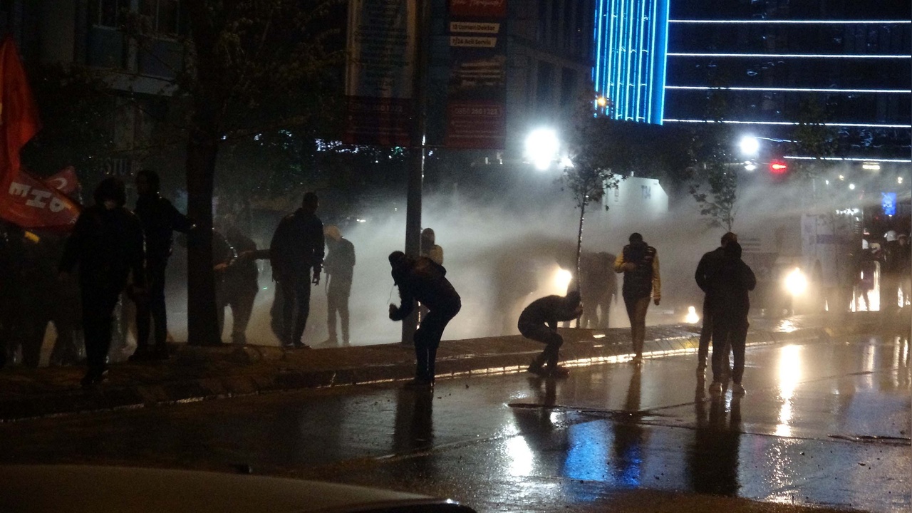 İzmir'deki İmamoğlu Protestolarında 65 Kişi Mahkemeye Sevk Edildi