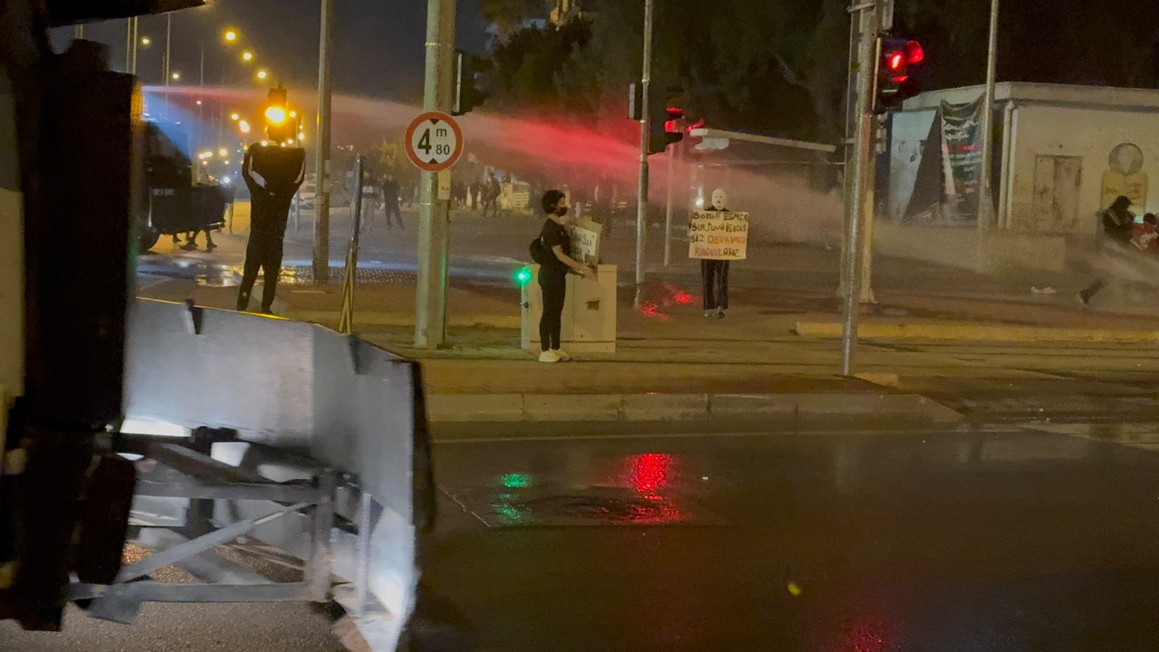 Antalya'da İmamoğlu Protestosuna TOMA ile Müdahale: 15 Gözaltı