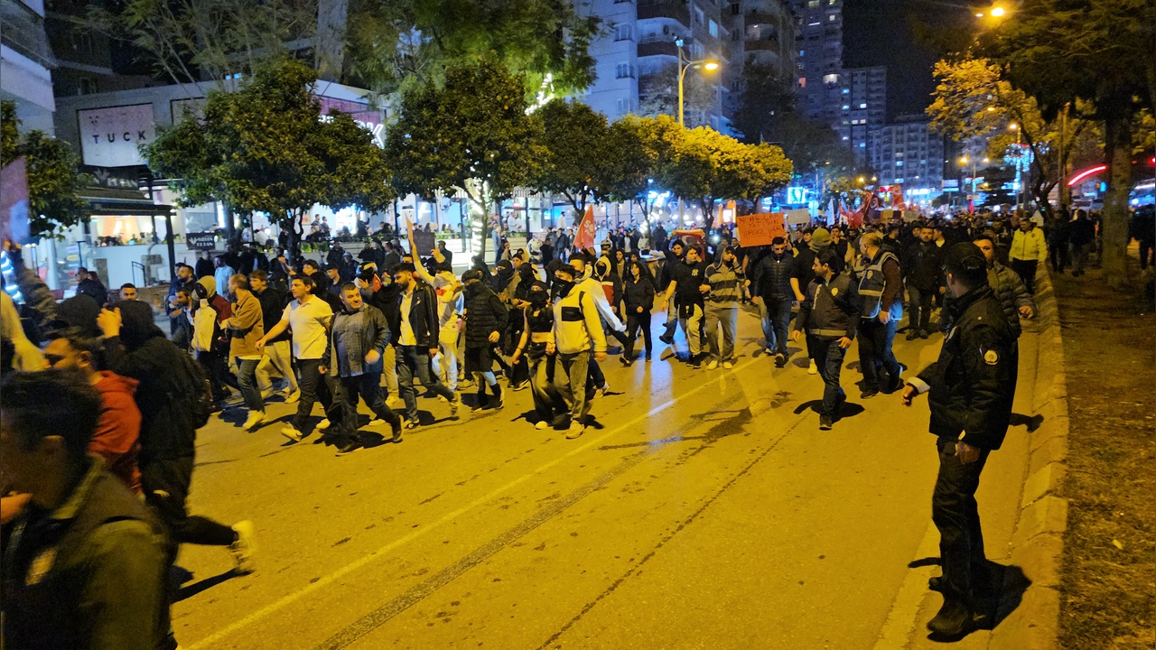 Adana'da İmamoğlu Protestosuna TOMA ile Müdahale