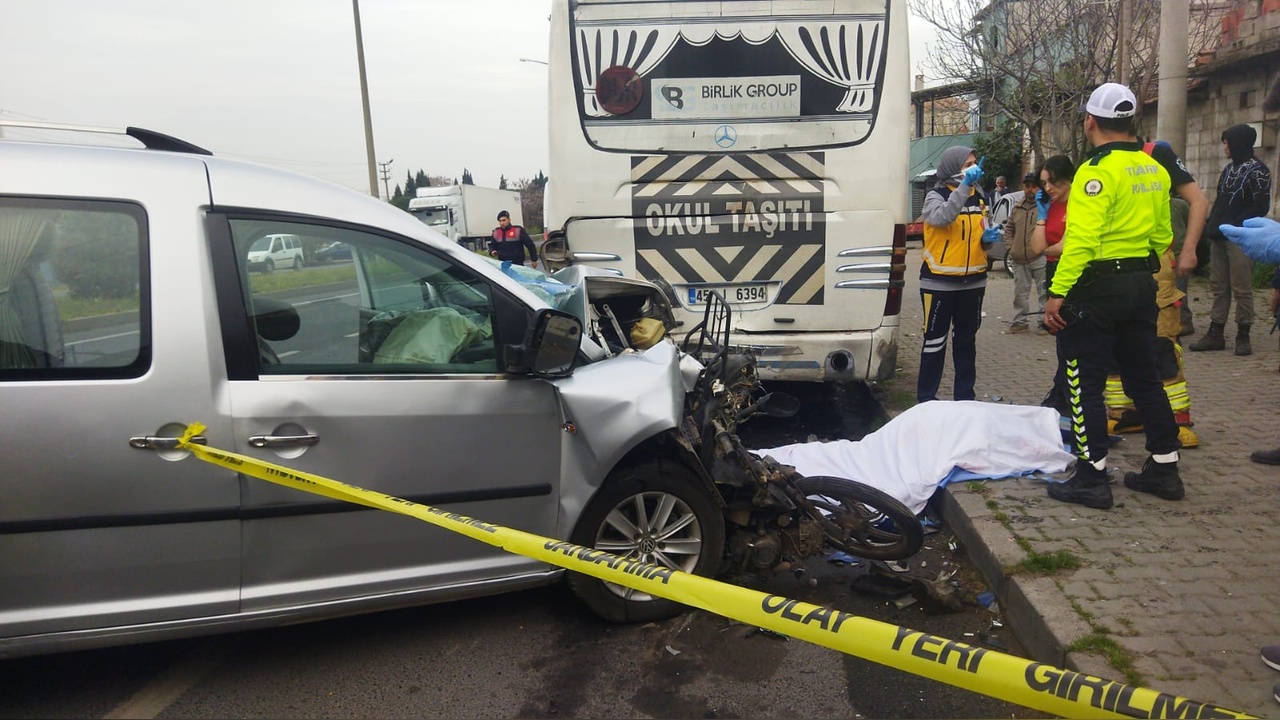 Manisa'da Trafik Kazası: Motosiklet ve Hafif Ticari Araç Çarpıştı