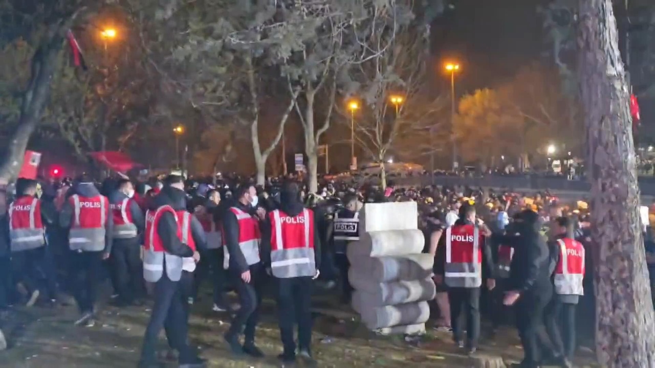 Saraçhane'de İzinsiz Gösteriye Polis Müdahalesi