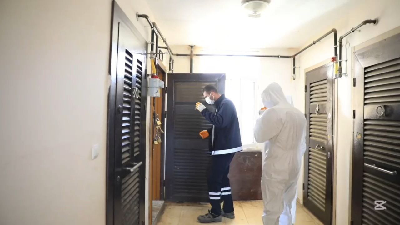 Bir Evdeki Kötü Koku, Kamyon Dolu Çöpün Kaynağı Oldu