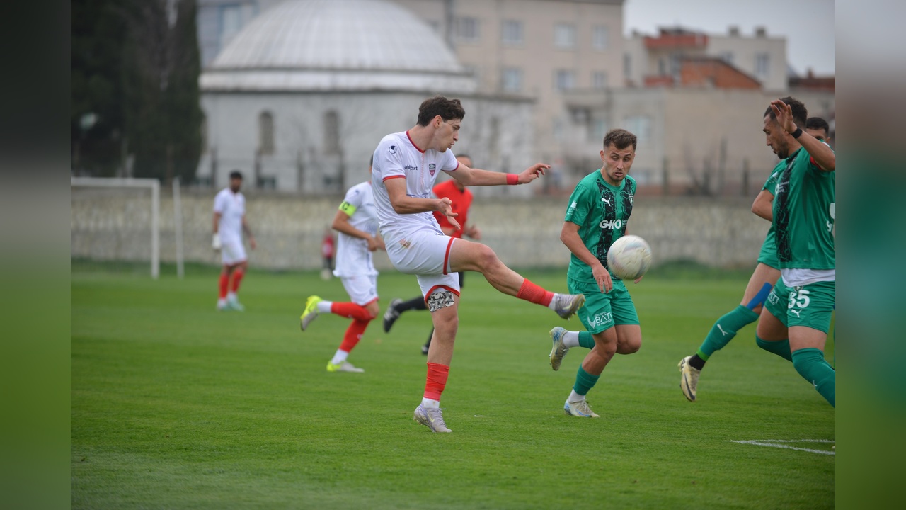Mustafakemalpaşa ve Efeler 09 SFK Beraberlikte Kaldı