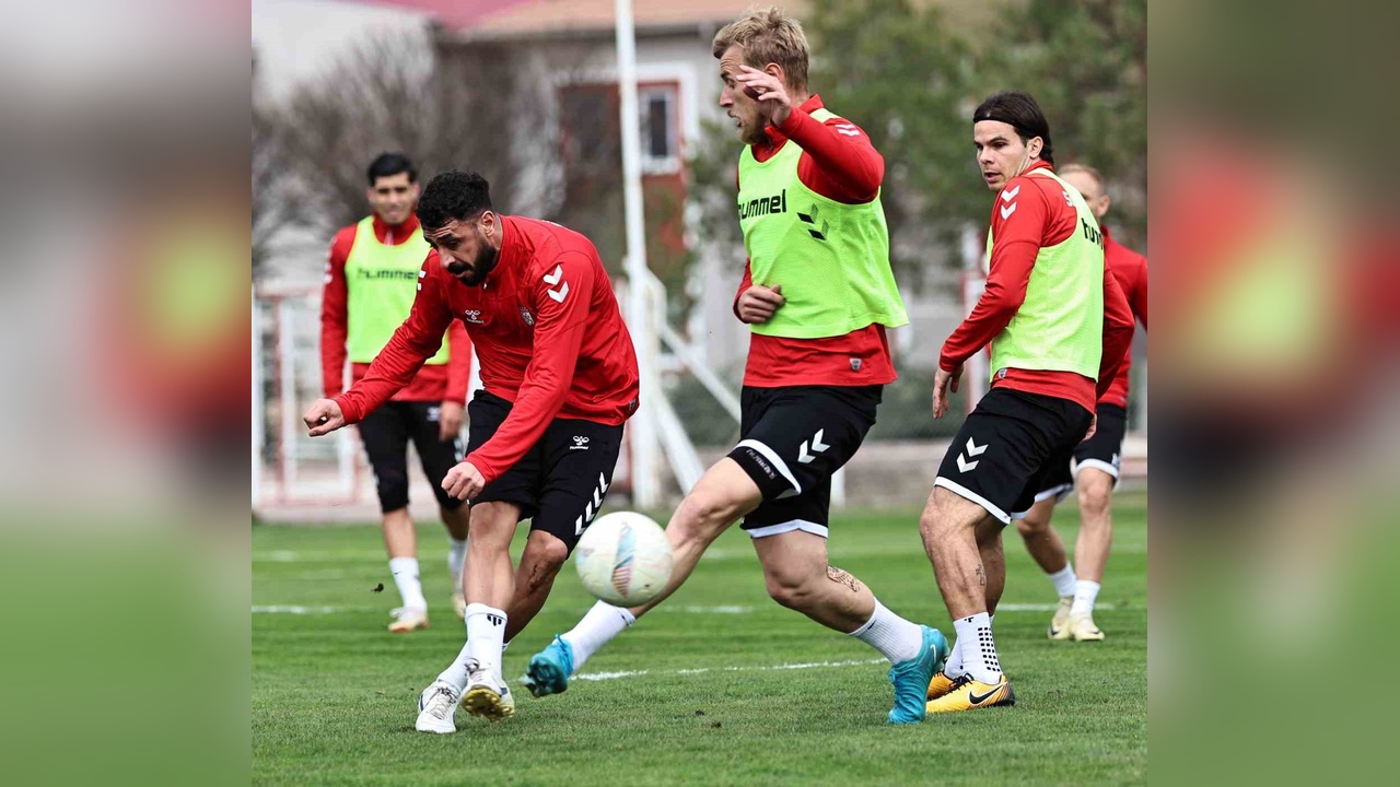 Sivasspor'dan Sakat Futbolcularla İlgili Açıklama Geldi