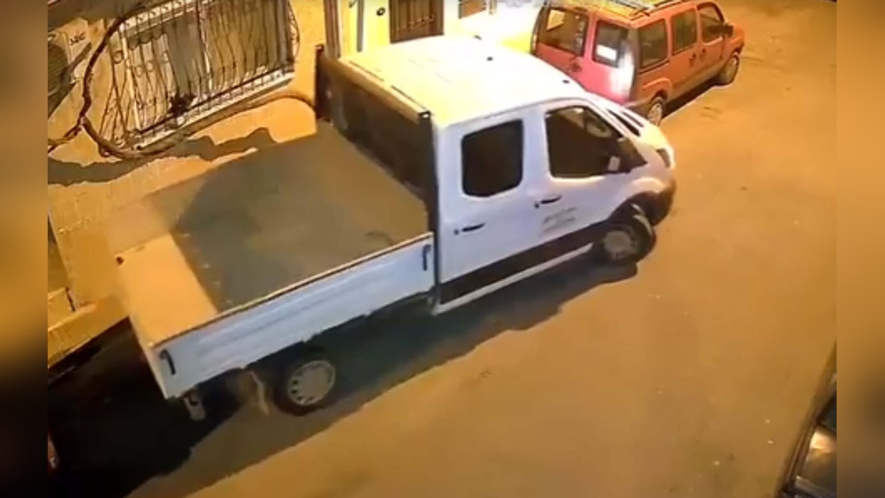 Kamyonet Hırsızlığı Güvenlik Kamerasında Kaydedildi