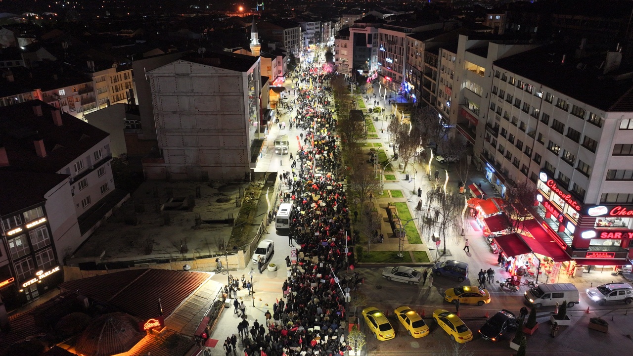 Bolu'da İmamoğlu Protestolarında İki Üniversite Öğrencisi Tutuklandı
