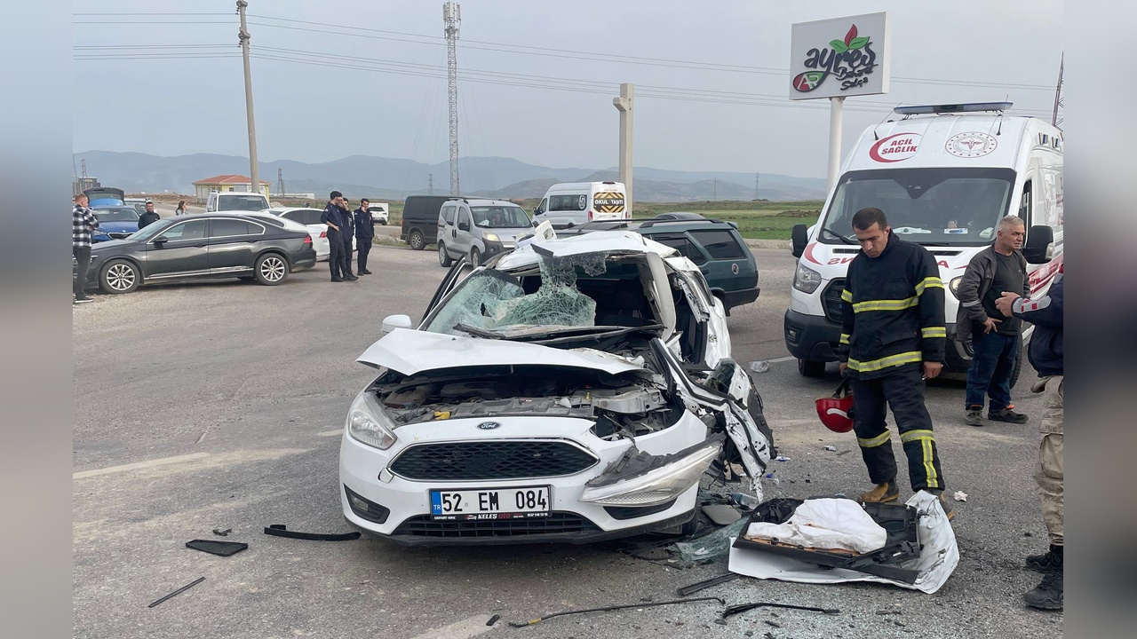 Gaziantep'te Trafik Kazası: Bir Kişi Hayatını Kaybetti, Dört Kişi Yaralandı
